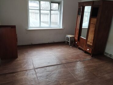 по часовая аренда: 35 кв. м, 2 бөлмө, Жертөлө, ороо, Забор, тосулган