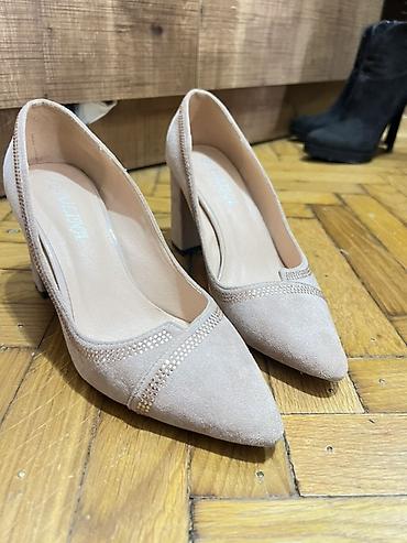Tuflilər: Qadınlar üçün zərif tufli - Model: klassik sivri burunlu, qalın — 2