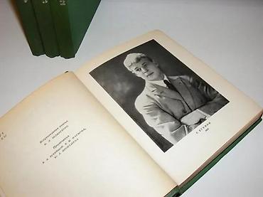 hari: Sergej Jesenjin, četiri toma iz Sabranih dela na ruskomСергей Есенин — 2