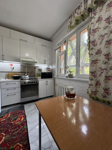 Продажа квартир: 3 комнаты, 70 м², 105 серия, 2 этаж, Косметический ремонт