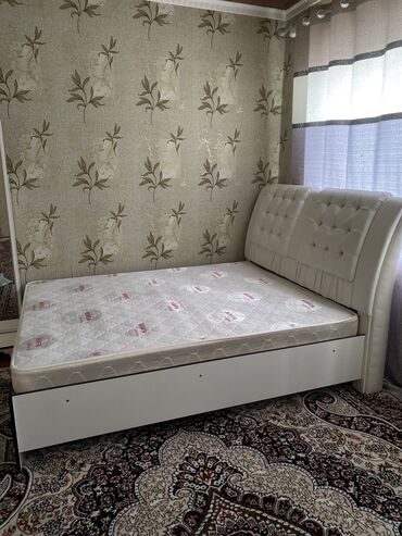 этаж диван: Диван-кровать, цвет - Белый, Б/у