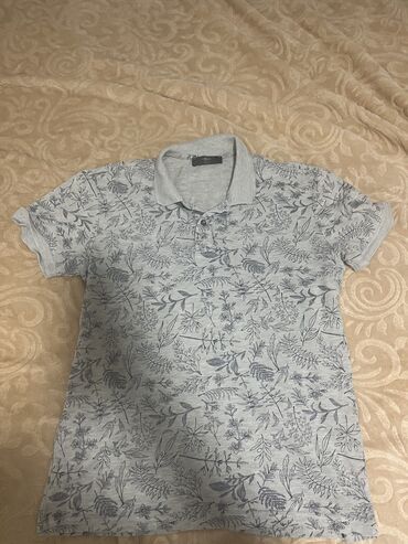 bershka muske majice: Majice 200 dinara
1. Koton M