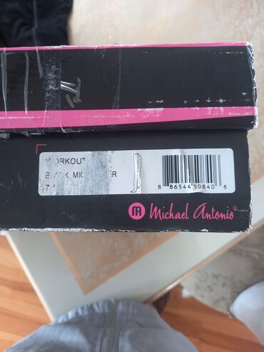 Çəkmələr: Amerikadan sifariş edilib. Çox uzundur, dizdən yuxarıdır, botforddur — 5