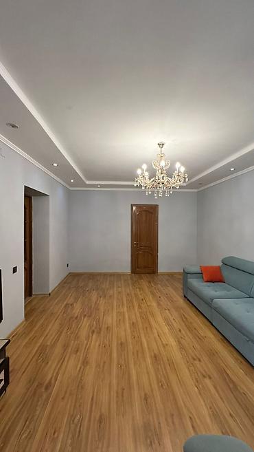 Продажа коттеджей и домов: 🏡 Срочно продаётся двухэтажный дом + полдома в Бишкеке 📍 Район — 19