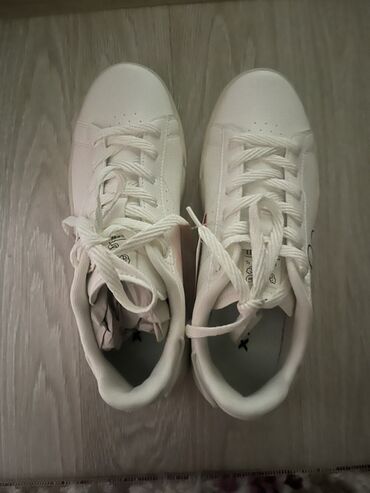 Women's Sneakers and athletic shoes: Белые кеды Xtep /кроссовки с принтом ромашки и смайлом сбоку. Не кожа