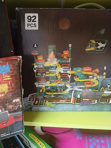 Детский мир: Игровой набор «DIY Track Parking Lot – космическо‑динозавровая — 2