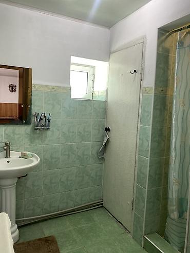 Продажа комнат: Продается дом в городе Кемин. Есть сарай, подвал, очок кана, времянка — 18