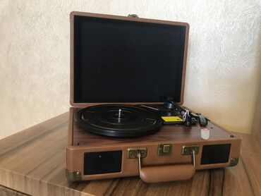 smar saat: Retro patefon – nostalji görünüş, smart texnologiya! Keçmişin