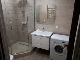 Посуточная аренда квартир: 2 комнаты, Бронь, Душевая кабина, Банные принадлежности — 17