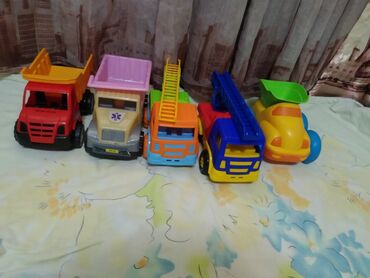 токмок игрушки: Машинки 5 штук,3 из них фирмы Полесье