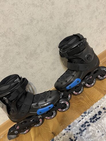 Roliklər: Rollerblade. Ölçüse 35-37(tənzimlənir) yenidi. Bakıda bu firma yoxdu