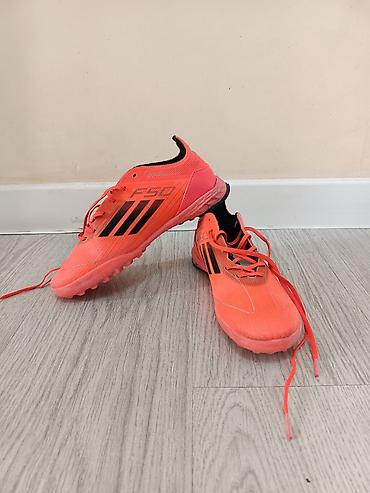 мото ролик: Футбольные бутсы/сороконожки adidas F50 (коллекция с логотипом “F50”) — 5