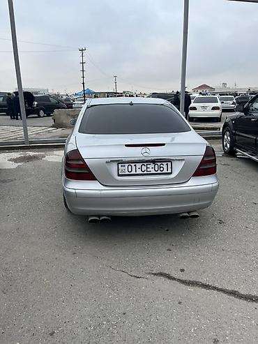 Mercedes-Benz: Mercedes-Benz 270: 2.7 l | 2002 il Sedan — 4