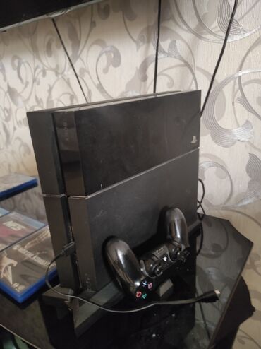 playstation 4 pultu: PlayStation 4 tam ideal vəziyyet karopkasida var resmi yerden alinib