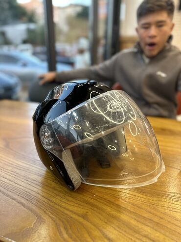 шлем на мото: Шлем QST 
Цена 1500с 
Б/У состояние отличное