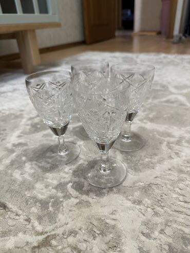 пластмассовая посуда оптом: Продаю хрустальные бокалы для вина,шампанского 4 шт( идеальное