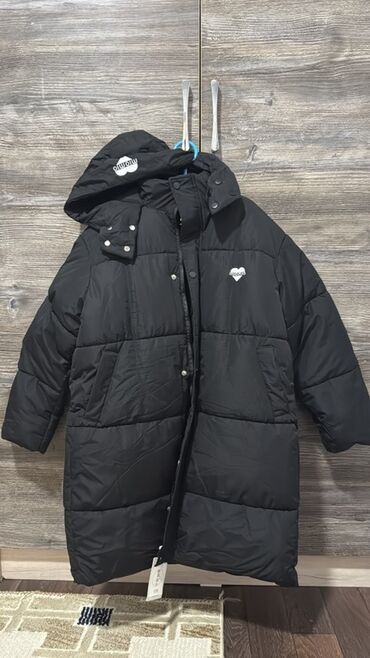 бренды верхней мужской одежды: Детские зимние пуховики + шапки - Теплый длинный пуховик для детей