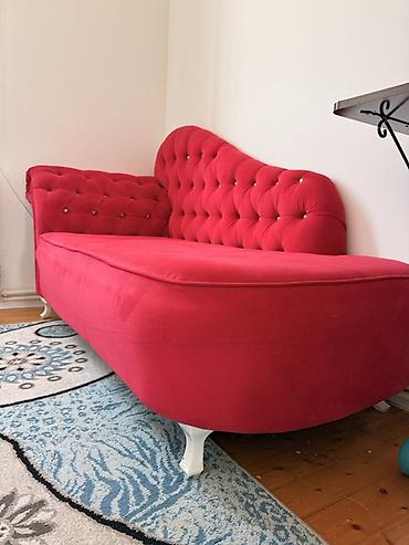 mebel satilir: Qırmızı şezlonq/çarşaflı divan - Klassik “chesterfield” üslubunda — 4