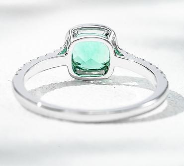 Золотые украшения: 💍 Кольцо из белого золота 750 пробы с изумрудом и лабораторными — 2
