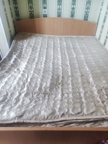 бак алюминия: Продаю спальный кровать без матраса и два маленьких тумбочки и две