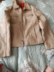 qadınlar üçün papaq və snud xomut: Bej rəngli qadın dəri gödəkçə - Material: yumşaq təbii dəri - Rəng