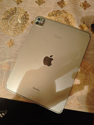 ipad keyboard: İpad Pro m2 512 GB İDEAL Bakida Bunnan Daha İdeal m2 olsa 200-300
