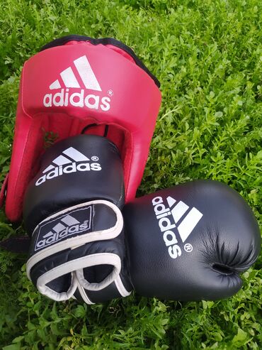 Спорт и хобби: Детские боксёрские перчатки и шлем