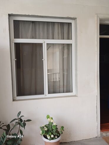 Otaqların uzunmüddətli kirayəsi: Kirayə üçün ayrıca girişli xırda otaq - Giriş: həyətdən ayrıca qapı