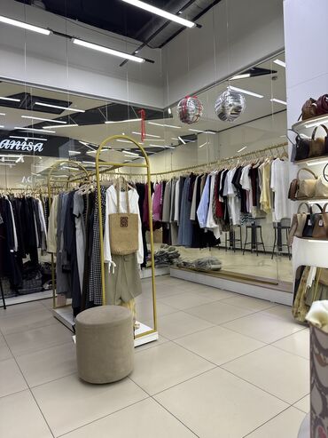 каракол недвижимость: Сдаю Часть бутика, 25 м², С ремонтом, Действующий, С оборудованием