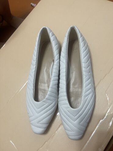 пальто женское бишкек цена: Туфли, 37, H&M, Колдонулган, түсү - Саргыч боз, Өзү алып кетүү