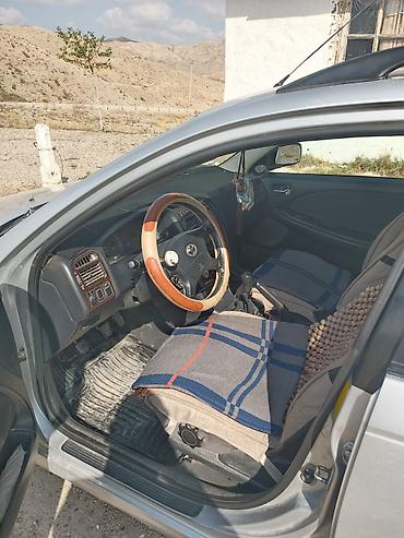 dodge hellcat: Toyota Avensis: 2001 г., Механика, Дизель, Универсал — 1