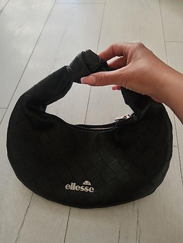 prodaja stvari online: Ellesse ženska torbica – pleteni efekat, crna - Materijal: veštačka — 3
