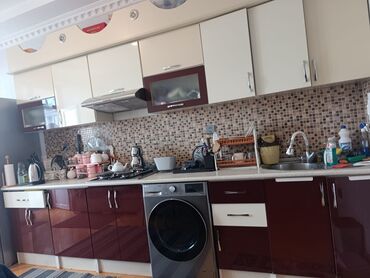 Divanlar: Metbex mebel 440 azn, olcu 4 metr, uzerinde qaz moyka aspiratr