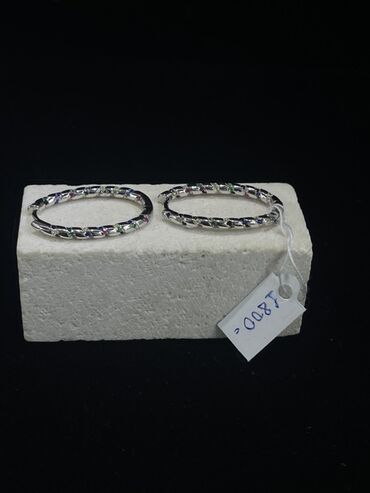 Серебряные серьги: Элегантные серьги-кольца серебристого цвета, украшенные россыпью — 7