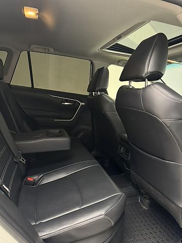 порог на 210: Toyota RAV4: 2021 г., 2.5 л, Автомат, Гибрид, Кроссовер — 9