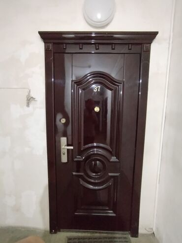 Otaq qapıları: Seyf qapi 
130azn
Xirdalan 6132 leli