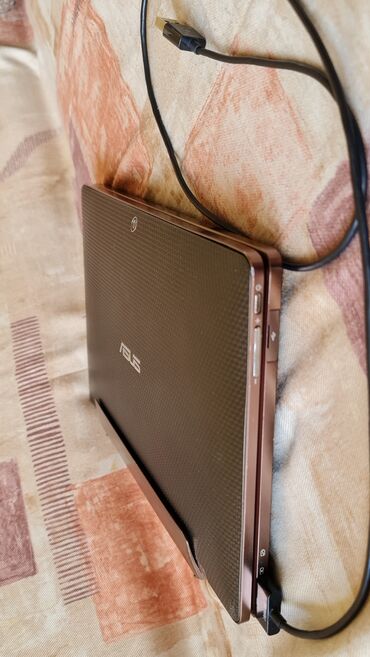 ASUS: ASUS Transformer Book – hibridni uređaj (tablet + dok tastatura) kao — 13