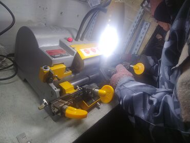 Датчики, сенсоры, предохранители: Изготовление ключей.Мелкосрочные автозапчасти+ аккумулятор. Заря — 10