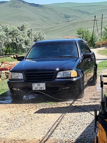 Mercedes-Benz C230. 2.3L. 1998 il.480000 km. Maşının heç bir problemi