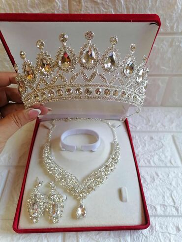 Setovi nakita: Chanel, Set: Kruna, Minđuše, Narukvica, Materijal: Cirkon, Biser — 7