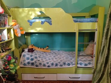 Детская мебель: Продаю двухярусную кровать.
В хорошем состоянии.
Размер 200см/90см