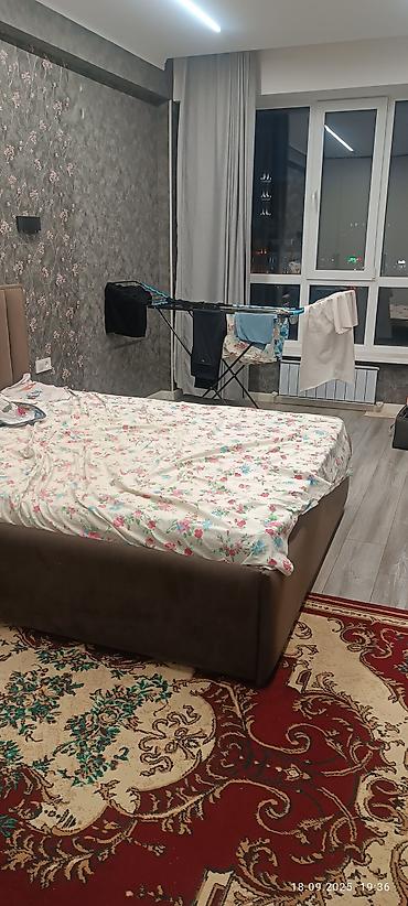 Кухонные гарнитуры: Кухонный гарнитур + обеденный стол с табуретами Современный комплект — 5