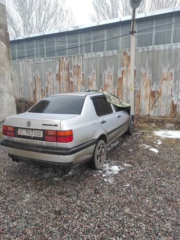 Volkswagen: Volkswagen Vento: 1993 г., 1.8 л, Механика, Бензин, Седан