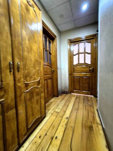 Uzunmüddətli kirayə mənzillər: Neftçilər metrosuna 5 dəqiqə piyada məsafədə yerləşən 5 mərtəbəli — 7