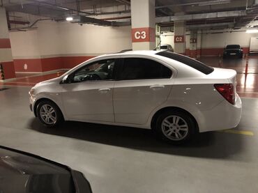 Chevrolet: Chevrolet Aveo: 1.4 l | 2012 il 290000 km Sedan — 22