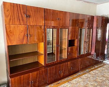 Bütöv satılır. Qulpları və petlələri qaydasındadır. Real alıcı ilə