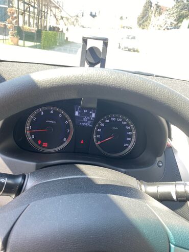 Hyundai: Hyundai Accent: 1.4 l | 2016 il Sedan — 13