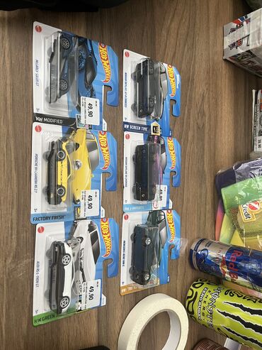 Hot Wheels mawinlar, heresi 9 manat son qiymet, ancag Sahil metronun