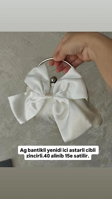 mango çanta: Ağ rəngli bantlı qadın çantası. Metal dairəvi əl tutacağı, üst düyməli — 1