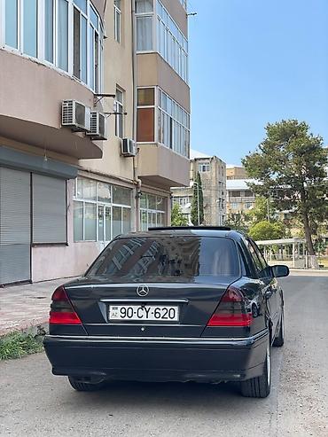 mercedes 208 d: Mercedes-Benz 240: 2.4 l | 1998 il Sedan — 4